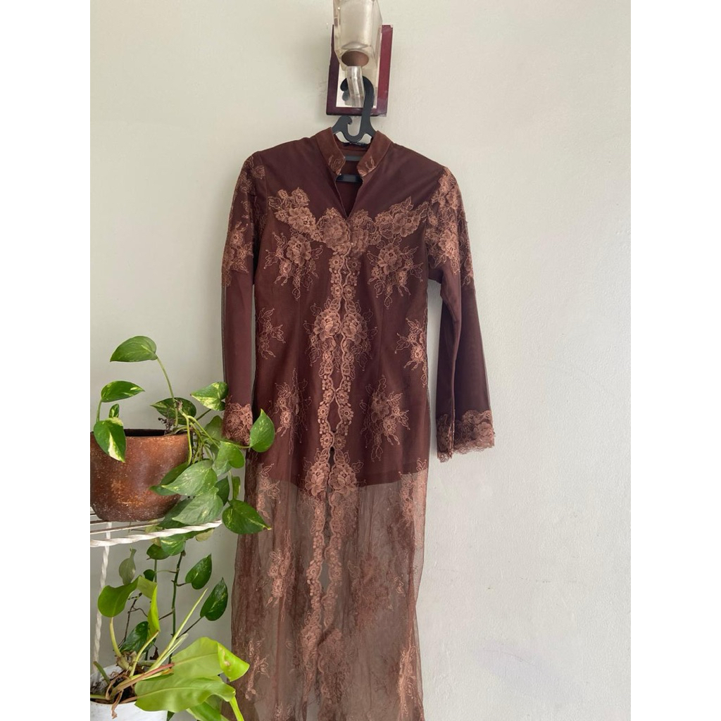 Kebaya coklat