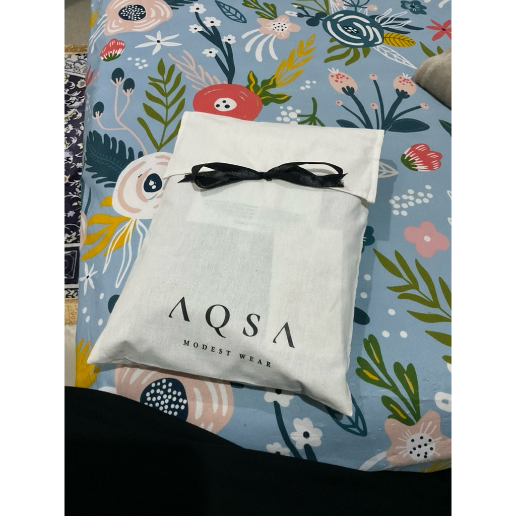 NWT Aqsamodestwear The Answer