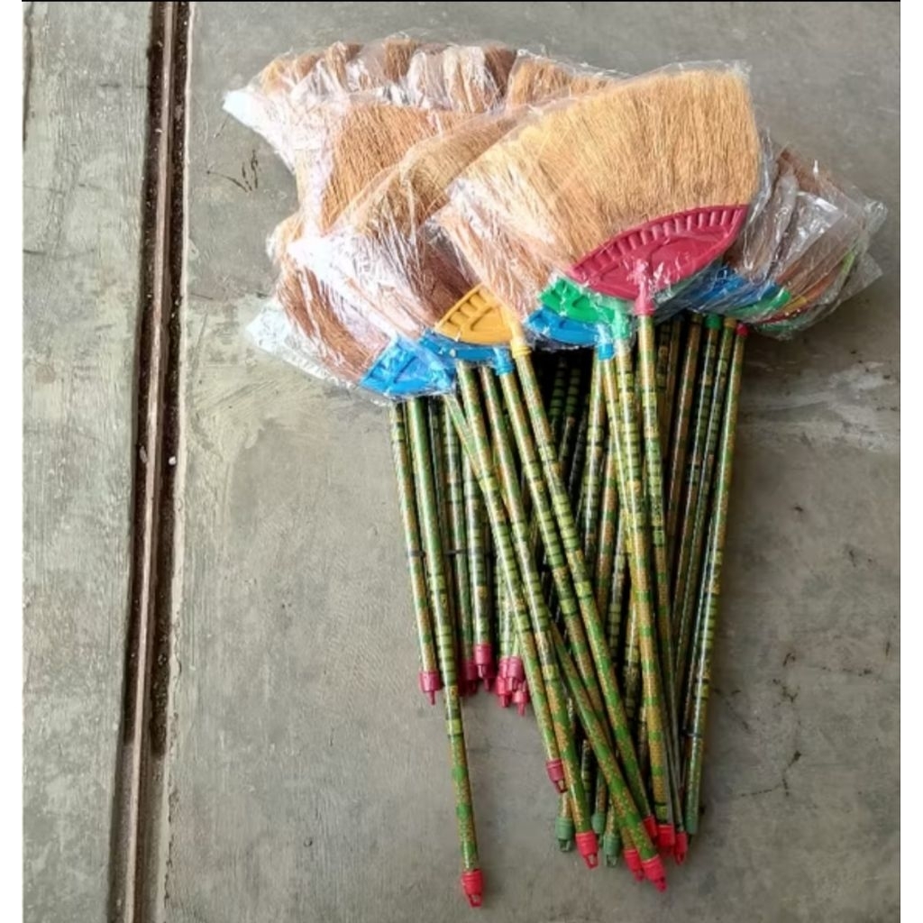 Sapu lantai serabut kelapa sapu tepes gagang kayu sapu serabut kelapa