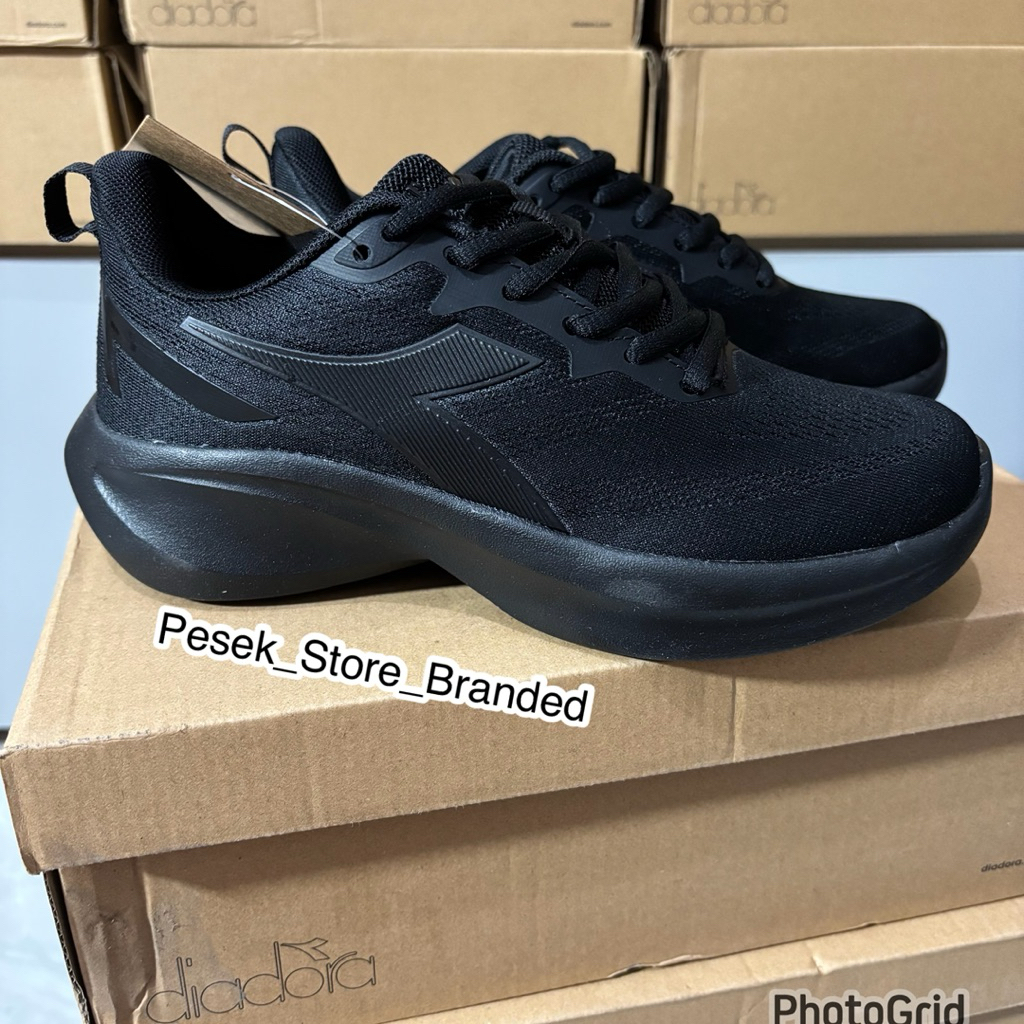Sepatu Diadora Norflock Full Hitam size 36,37 saja original sale