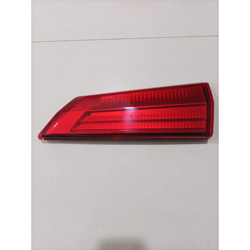 LAMPU REFLEKTOR BELAKANG CALYA SIGRA ORIGINAL