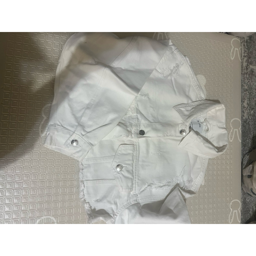 preloved jaket bershka putih