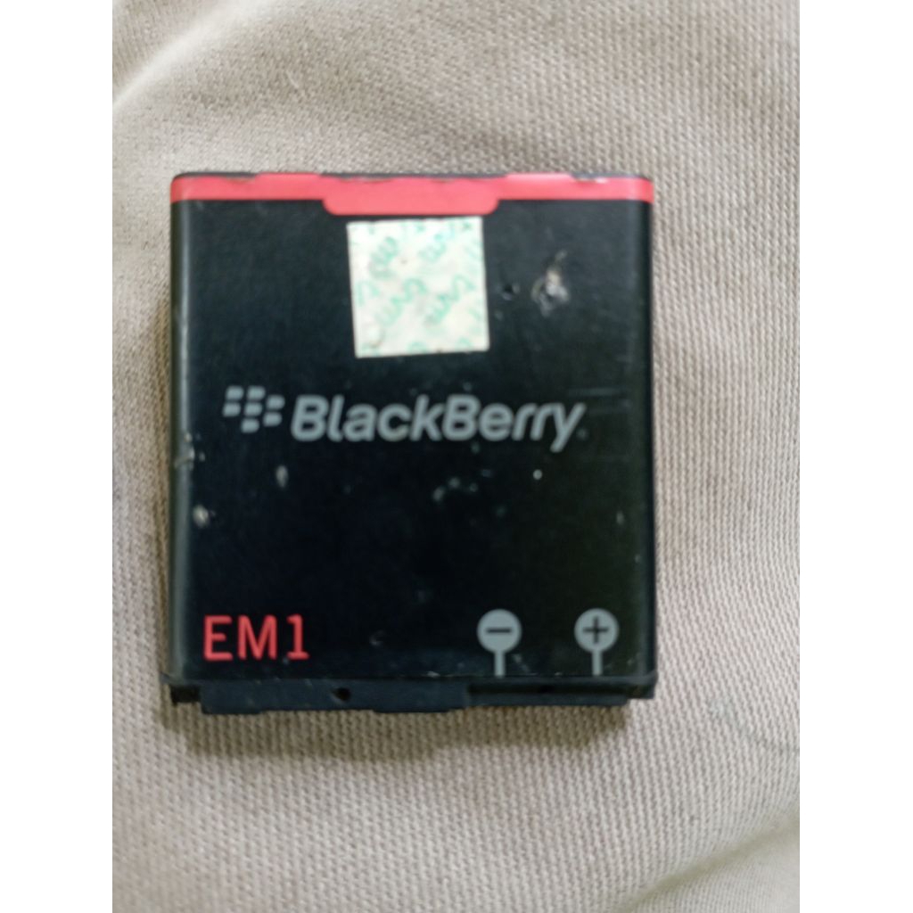 batere blackberry apollo EM1