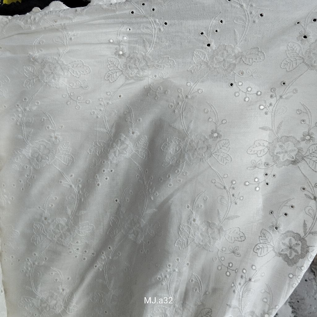 Kain Katun Bordir Bolong Premium ~ Harga/0,5 m ~ Kain Katun Bordir Bolong ~ Bahan Katun Bordir Premi