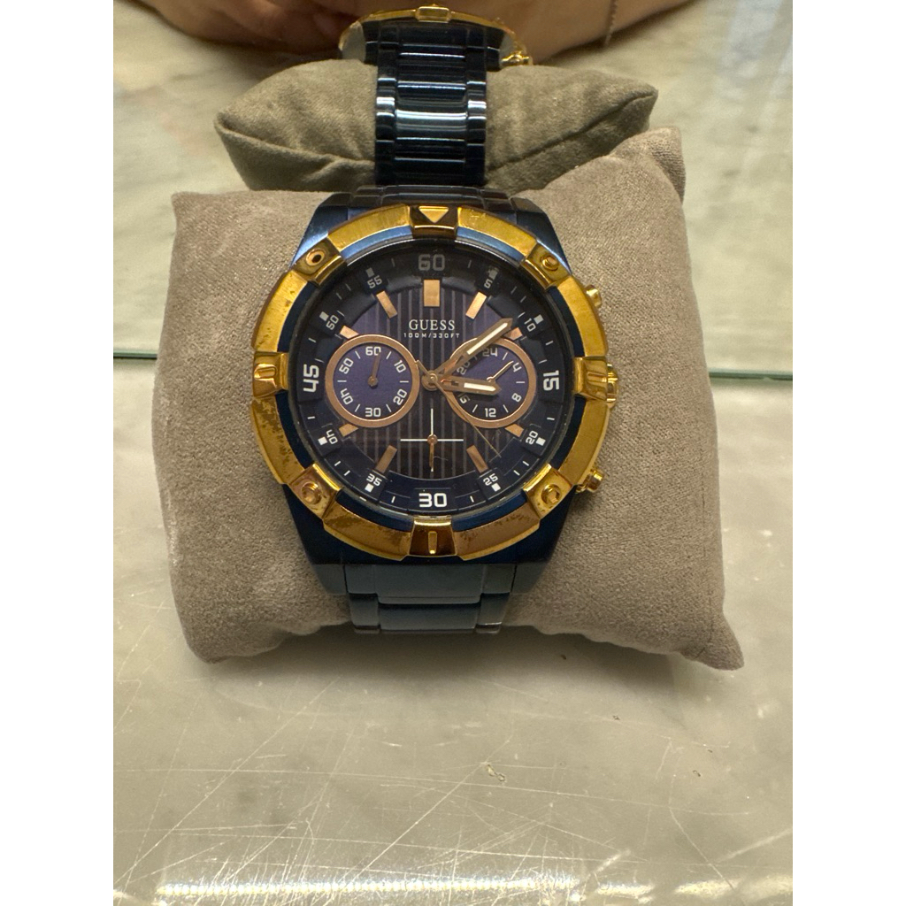 Jam tangan Guess pria preloved