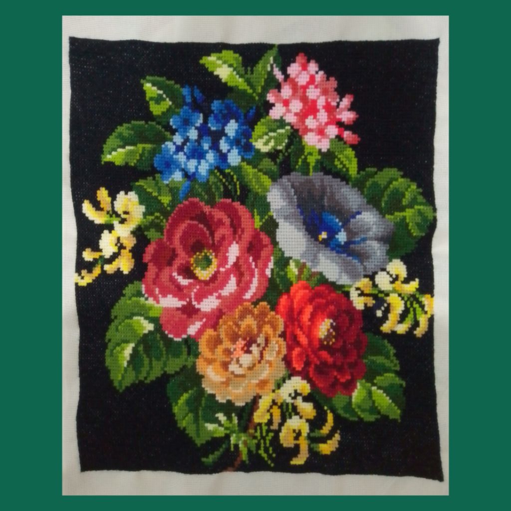 Hiasan kristik siap jadi motif bunga