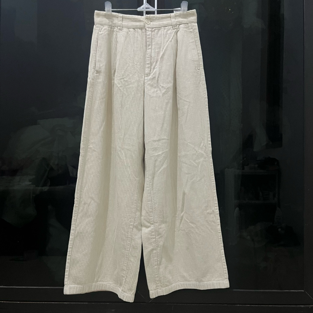 GU Wide Corduroy Kulot Broken White