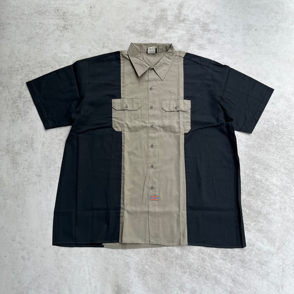 Ready Workshirt D!ck!es  Size : 4XL Panjang : 90 Lebar : 82 Kondisi : 95%  Minus : -
