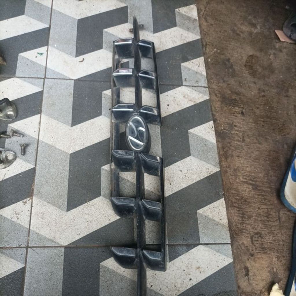 Grill Depan Hyundai verna
