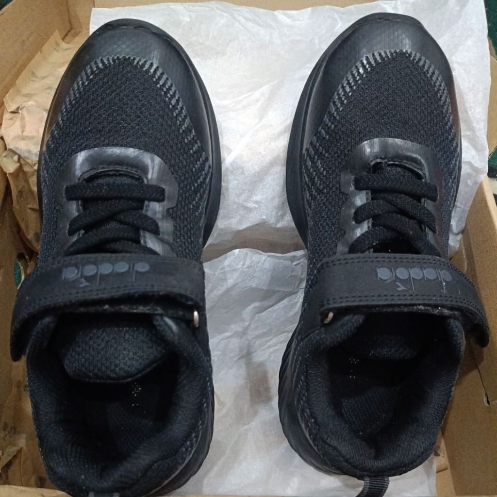 Sepatu sekolah hitam anak Diadora monoblack full hitam