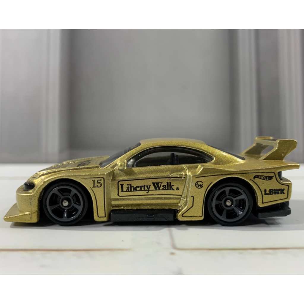 Hotwheels nissan silvia s15 lbwk gold mulus
