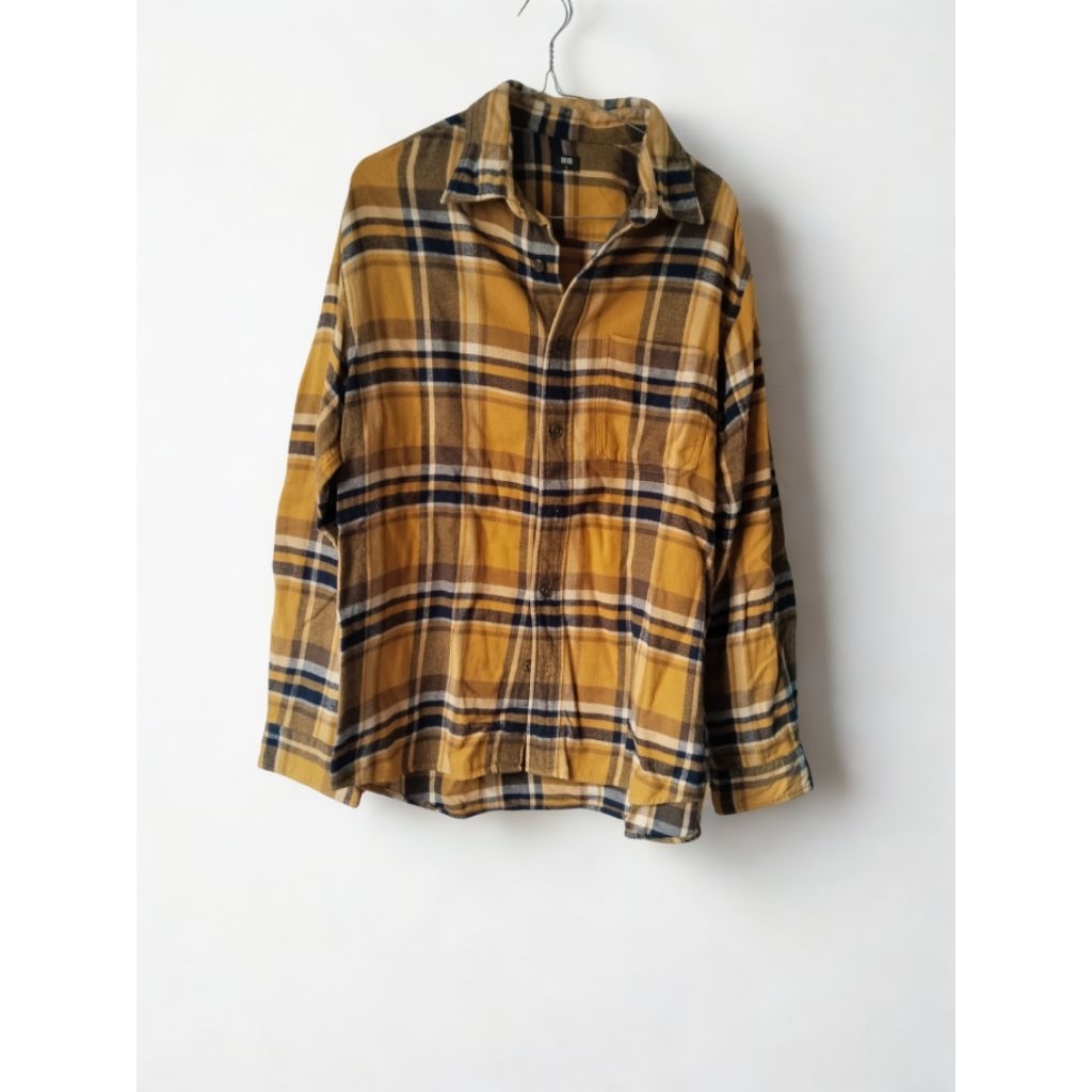 Kemeja Flanel Uniqlo Kotak-Kotak Mustard Navy – Size L - bekas