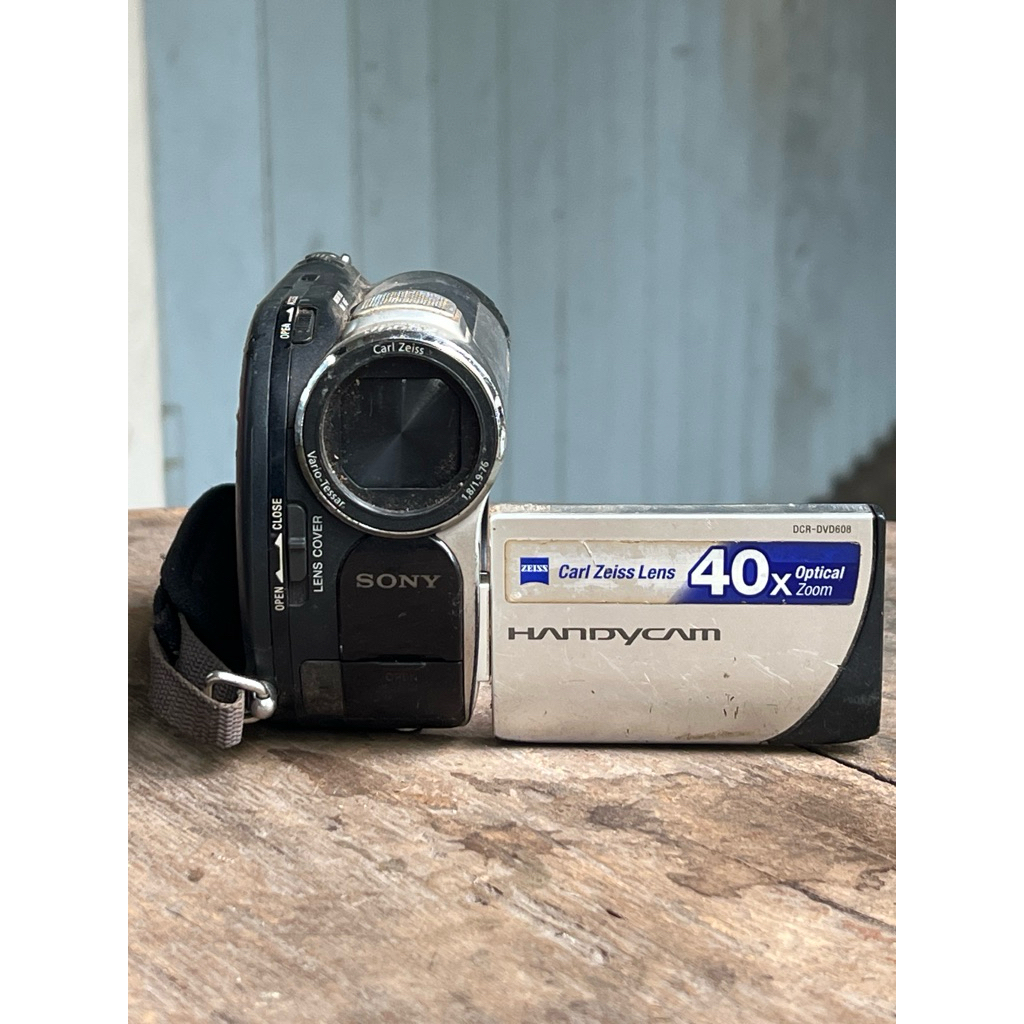 Kamera Perekam Video / Handycam for Display, Sony DCR-DVD608E