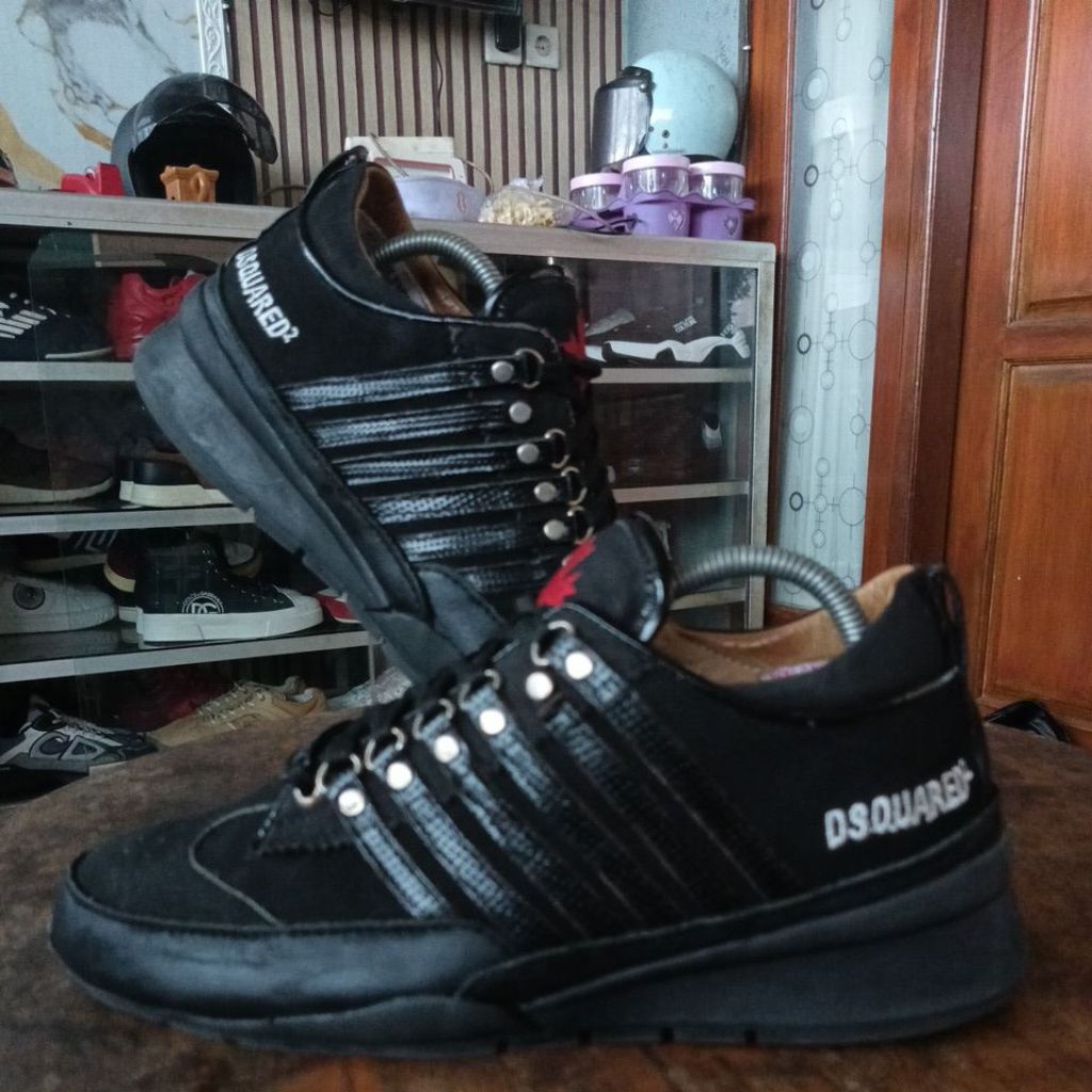 sepatu dsquared size 42
