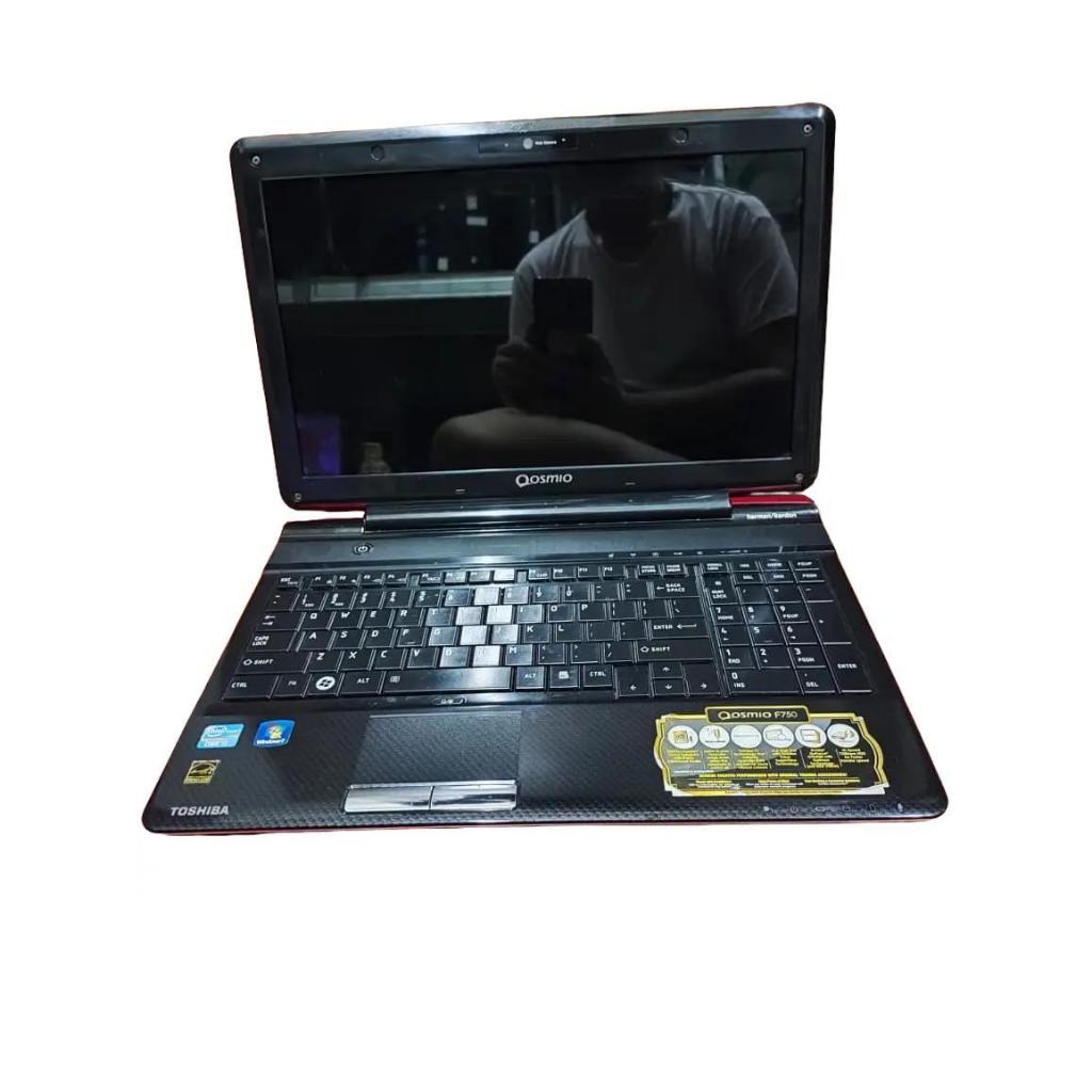 Toshiba Qosmio Core i7-2670QM Laptop 8GB RAM 1TB HDD NVIDIA GeForce 15.6 Inch Fullset Normal Garansi