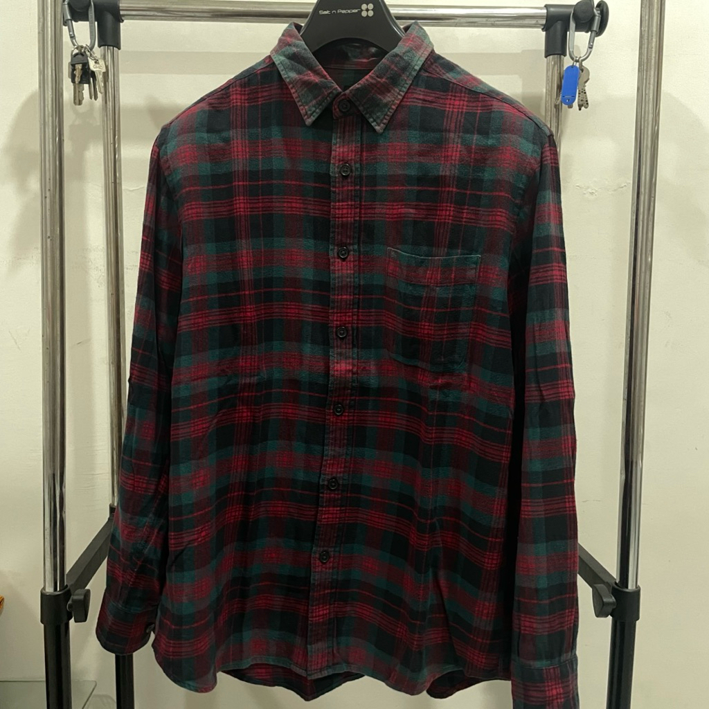 Kemeja Flanel Hitam Merah Seperti Baru Uniqlo Flannel Shirt Black Red Like New BNIB