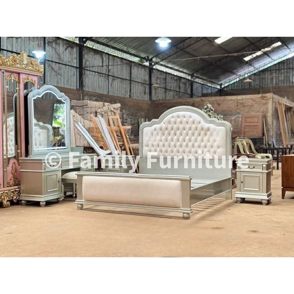 Set Tempat Tidur / Divan Sofa ,Meja Rias + Nakas