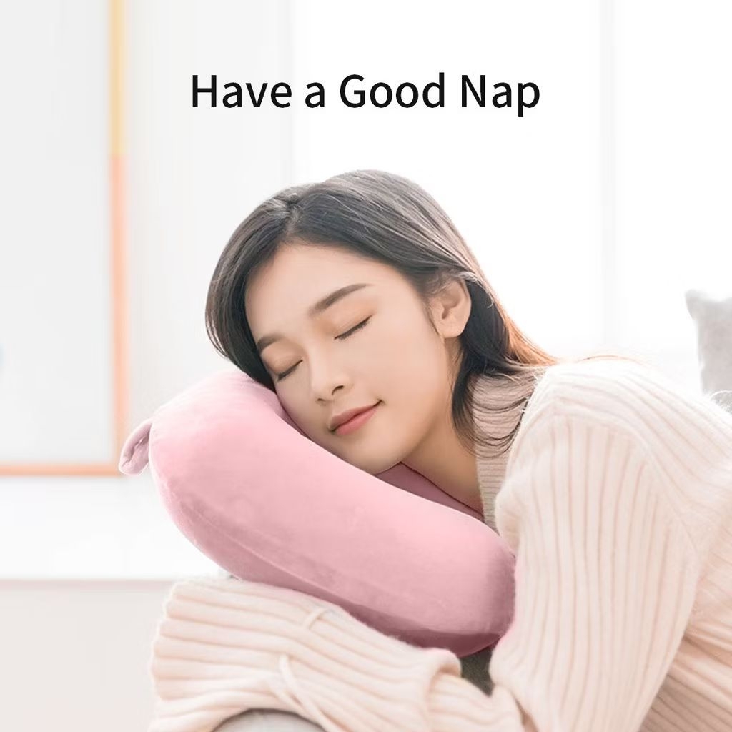 Miniso Bantal Leher- Bantal leher bentuk U. Bantal. travelling. Bantal empuk. Aksesoris travelling. 