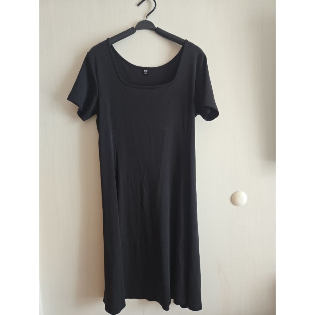 Uniqlo dress hitam ukuran L