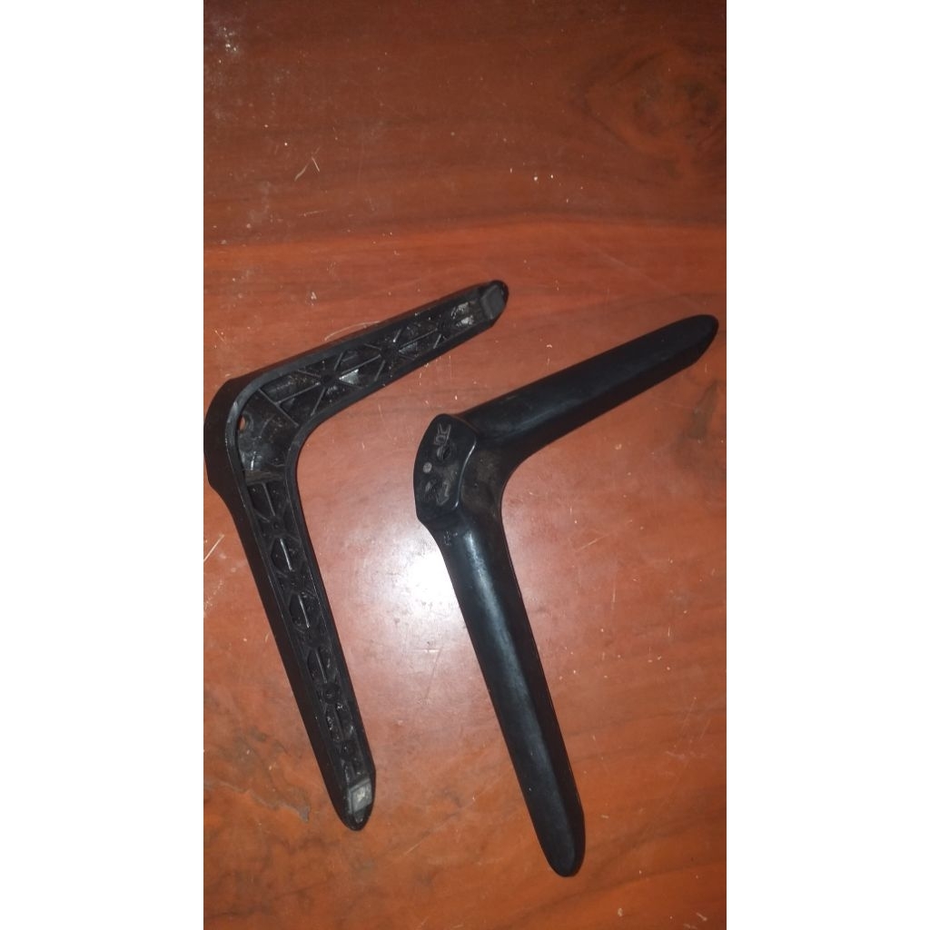 kaki tv led akari 24v89