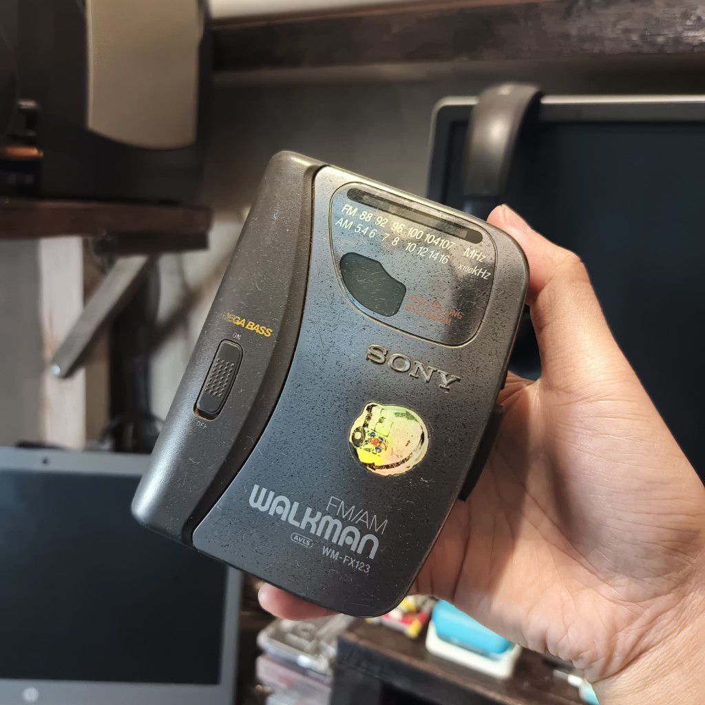 Walkman Sony WM-FX123 pemutar kaset