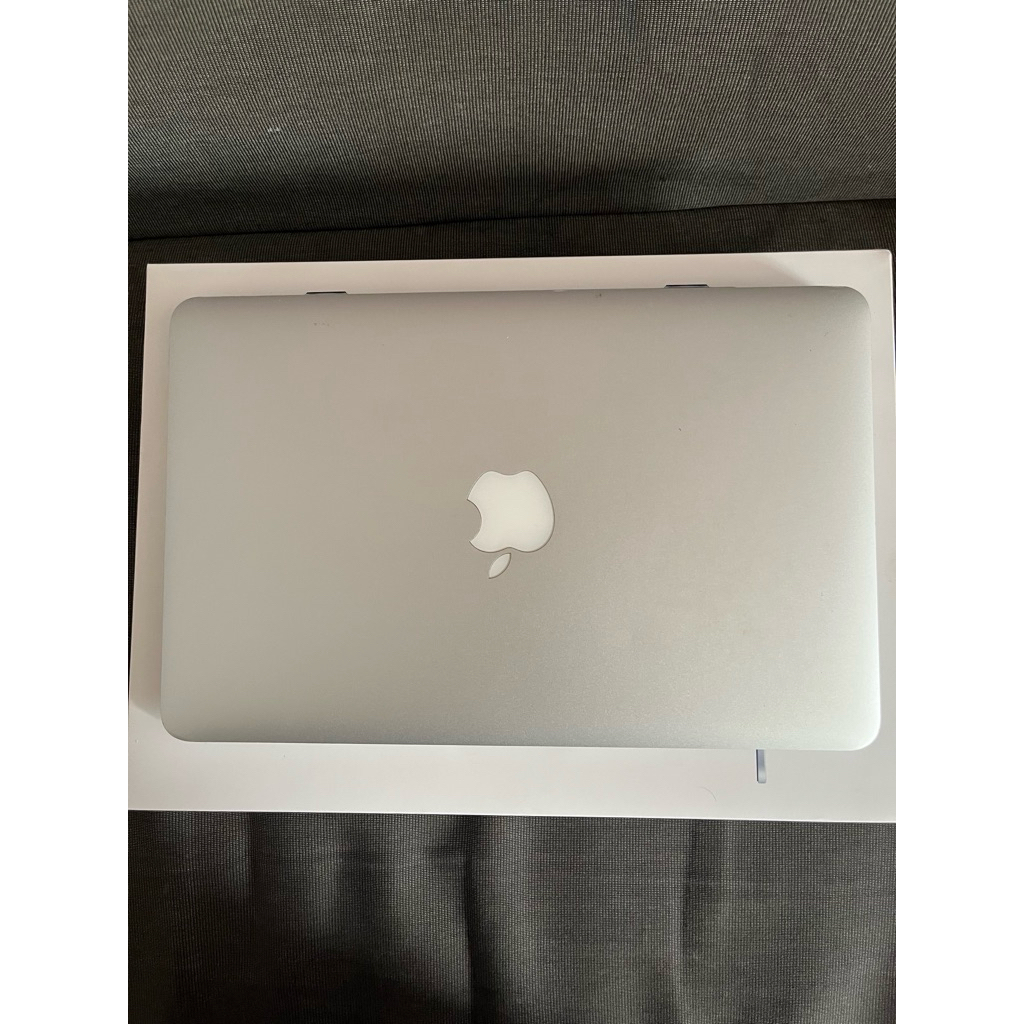 [Preloved] Laptop Macbook Air 11 inch 2015