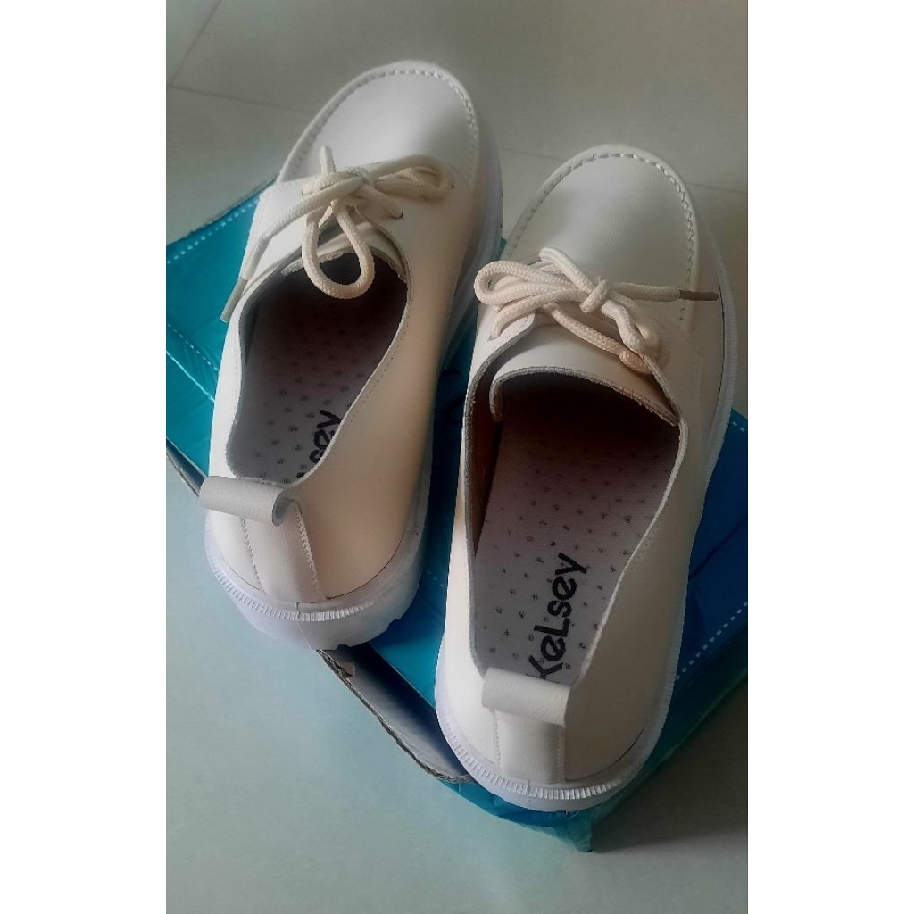 Sepatu kelsey