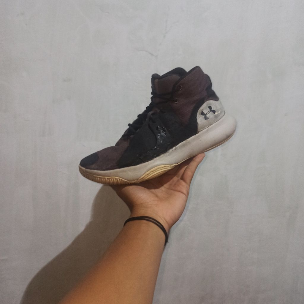 sepatu basket second Under Armour anomaly sz 40
