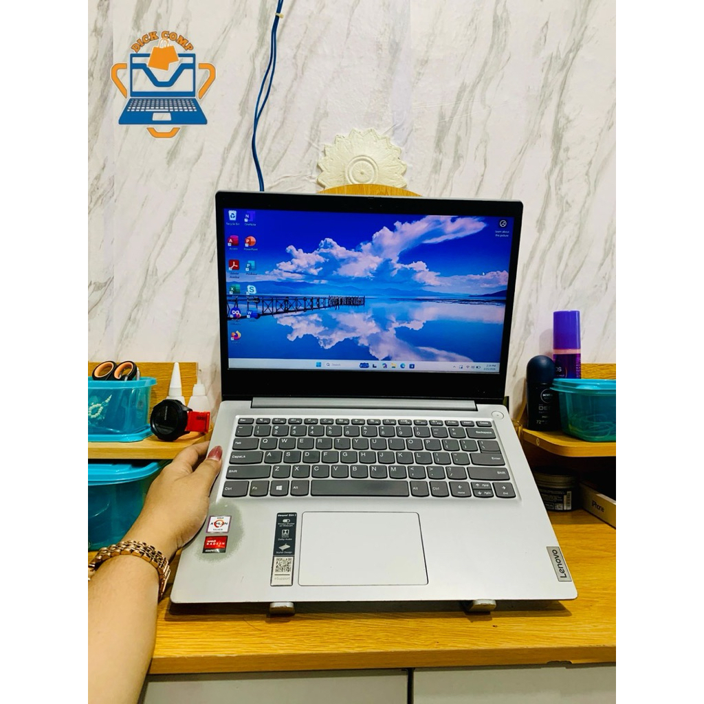 Lenovo Slim 3. athlon Gold. ram 8/256gb ssd. normal