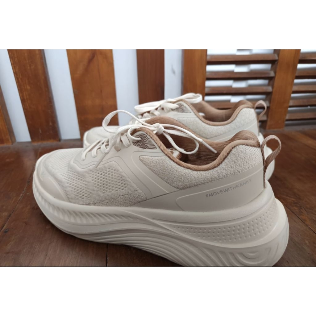 Preloved Sepatu KANKY Story Jimmu warna Beige 42