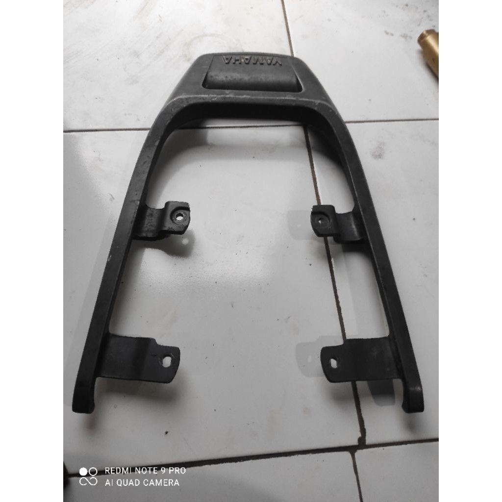 Behel Begel Belakang Yamaha Fiz SE Original