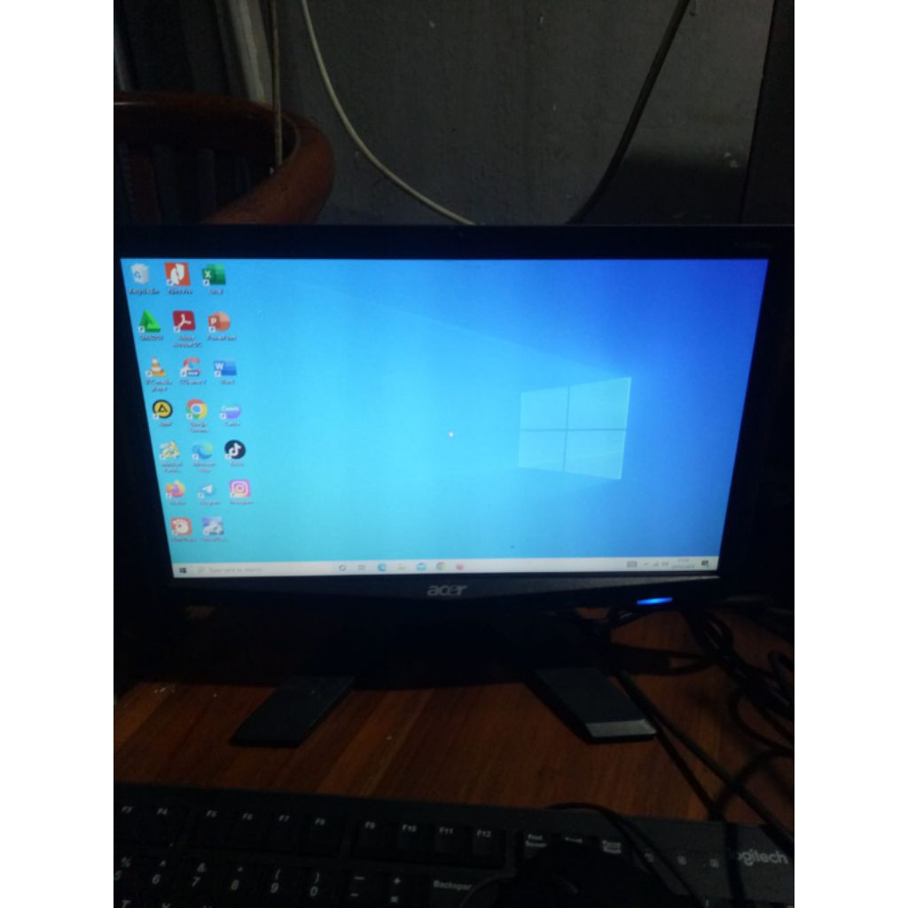 LCD Monitor Acer 16 Inch Bekas