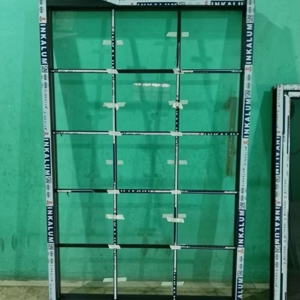 Kusen Jendela Ventilasi Kaca Mati Ornamen