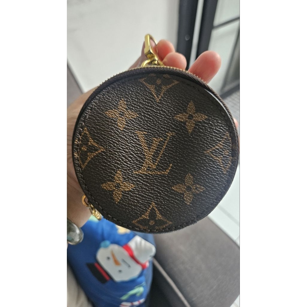 dompet koin lv*
