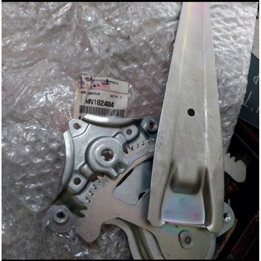 regulator kaca L200 belakang