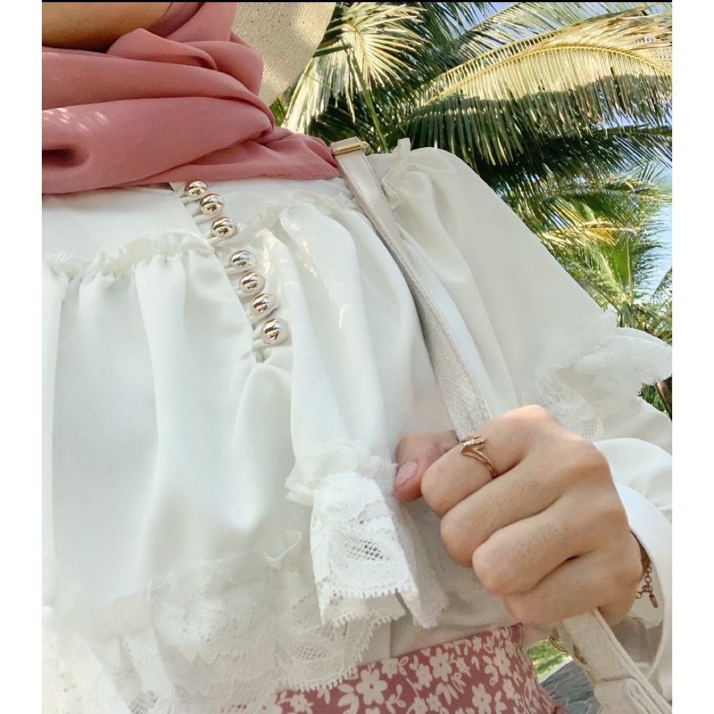 blouse wanita putih renda cantik