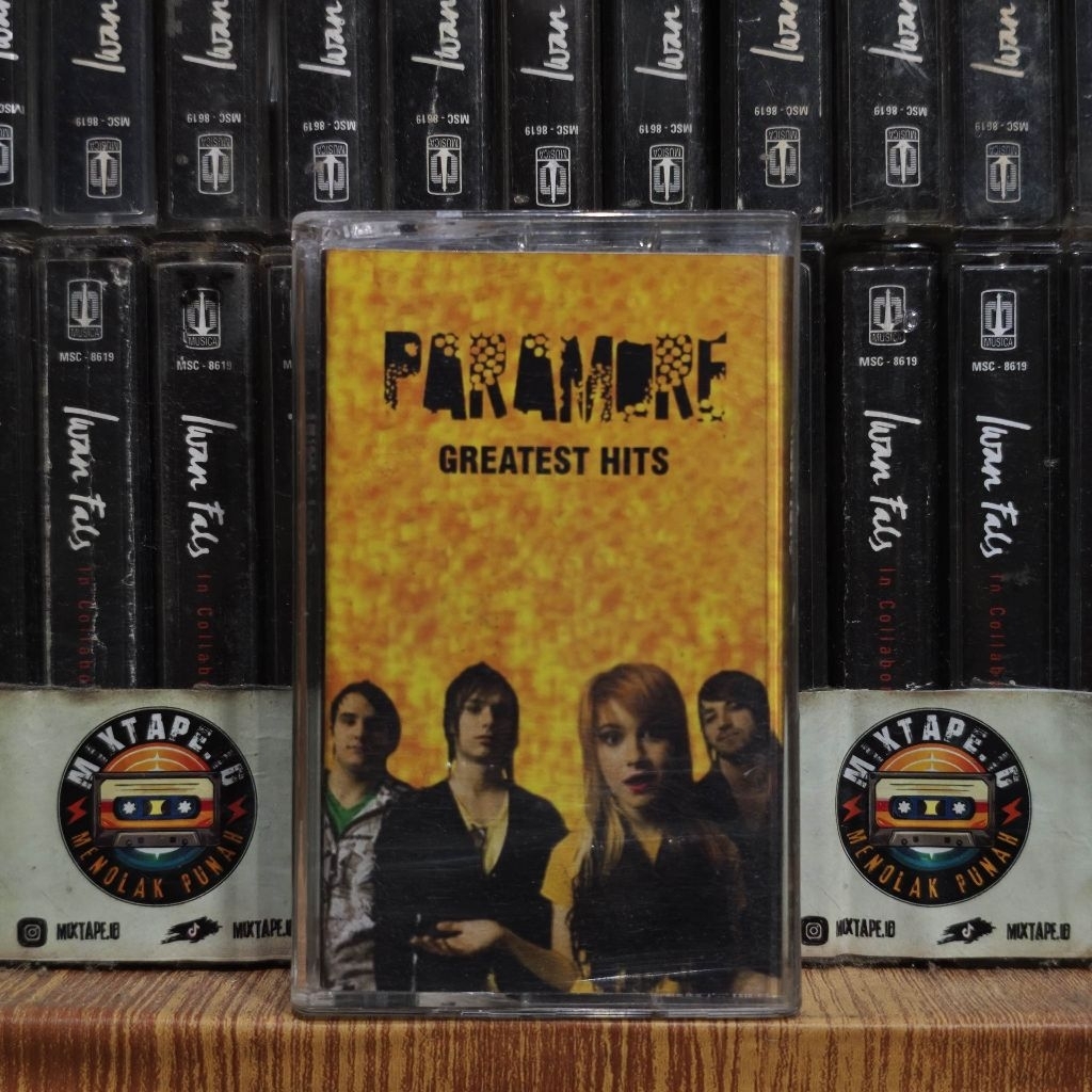 Kaset - Paramore - Greatest Hits - Kaset Pita - Radio Tape - Radio - Pemutar Kaset - Retro - Classic