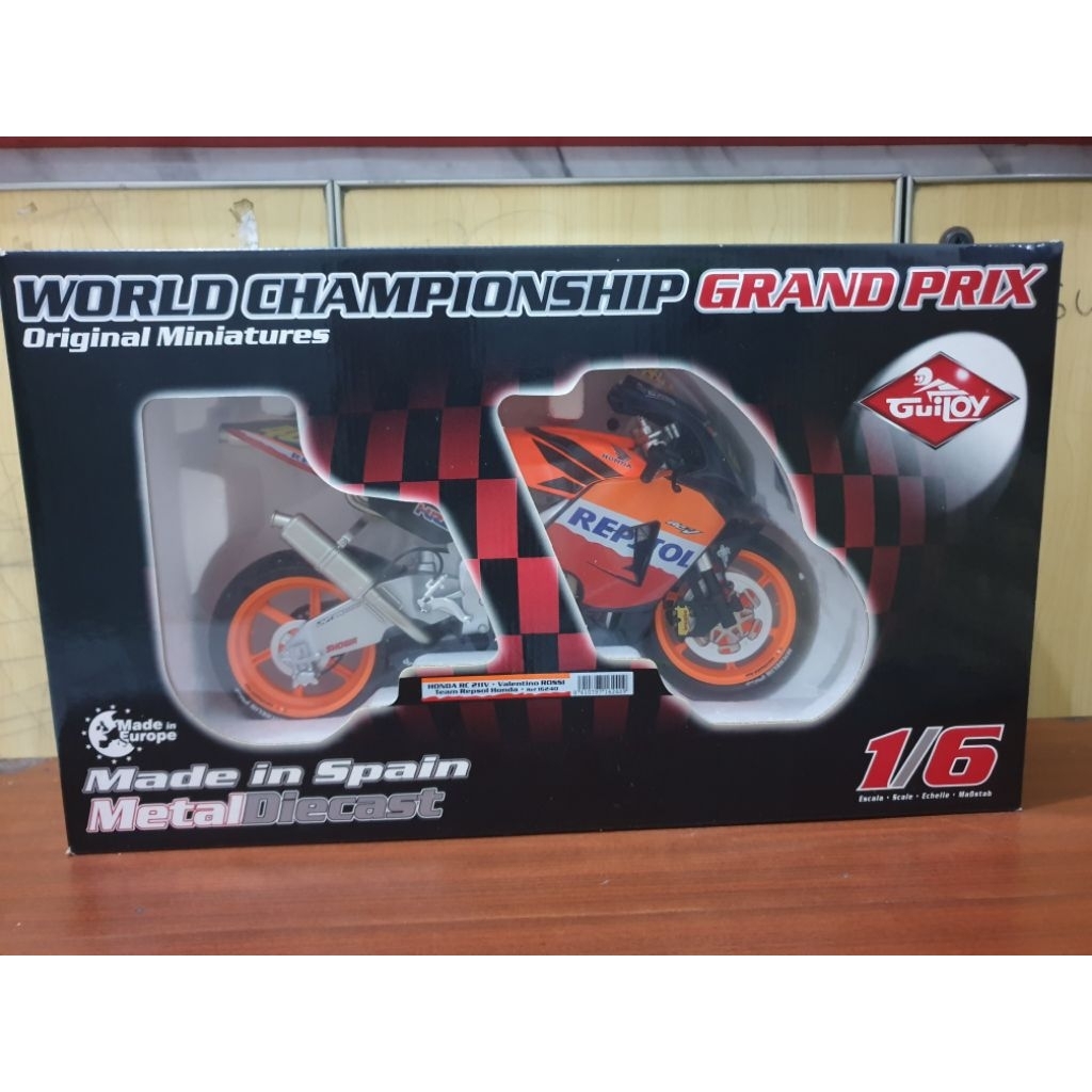 Guiloy 1/6 Honda RC211V Valentino Rossi 2003