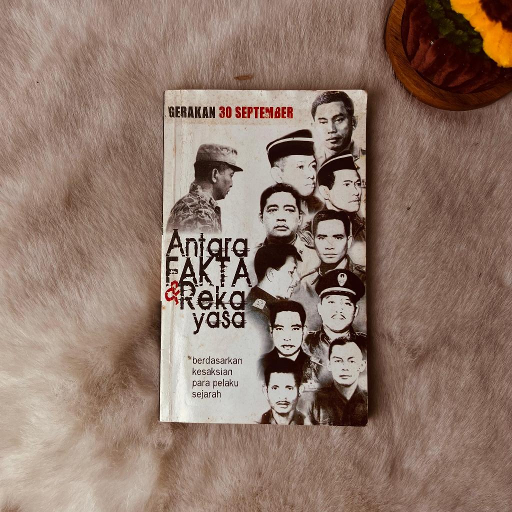 Buku Antara Fakta dan Rekayasa