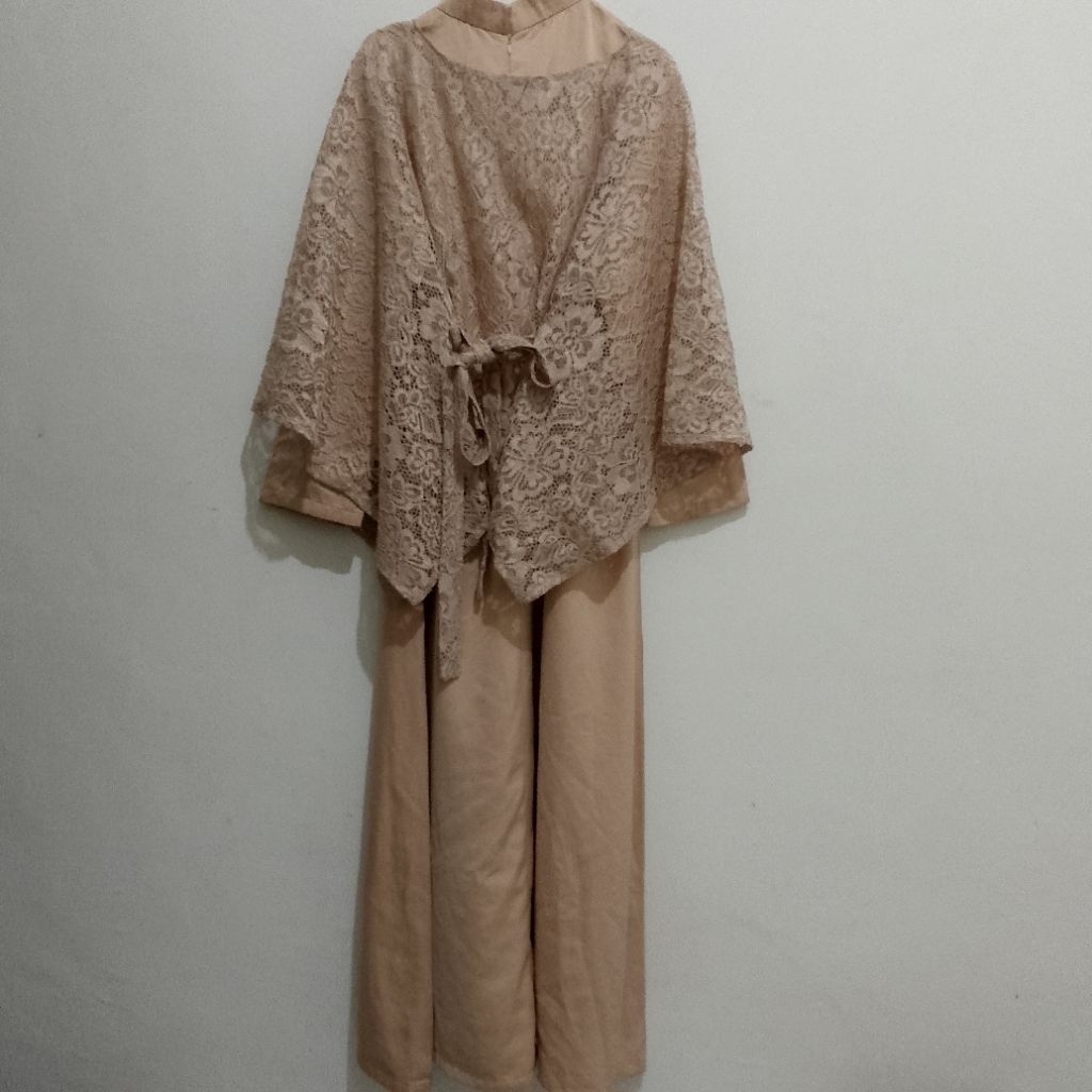 Gamis Preloved + Outer Kebaya Lace Coksu (Coklat Susu)