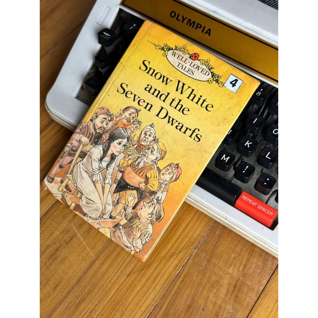 Buku Snow White and The Seven Dwarfs - Vera Southgate