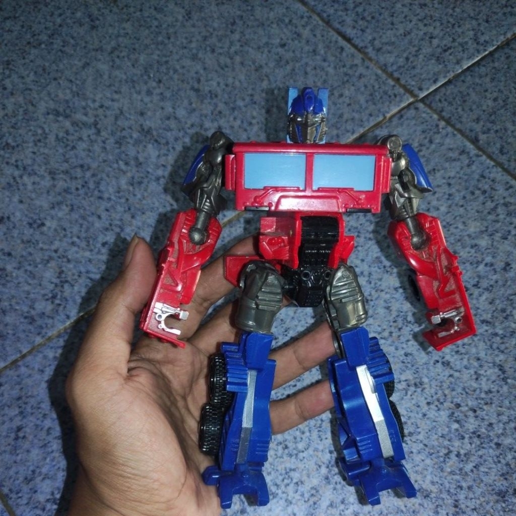 Optimus Prime Transformers Mobil Robot Truck Figure