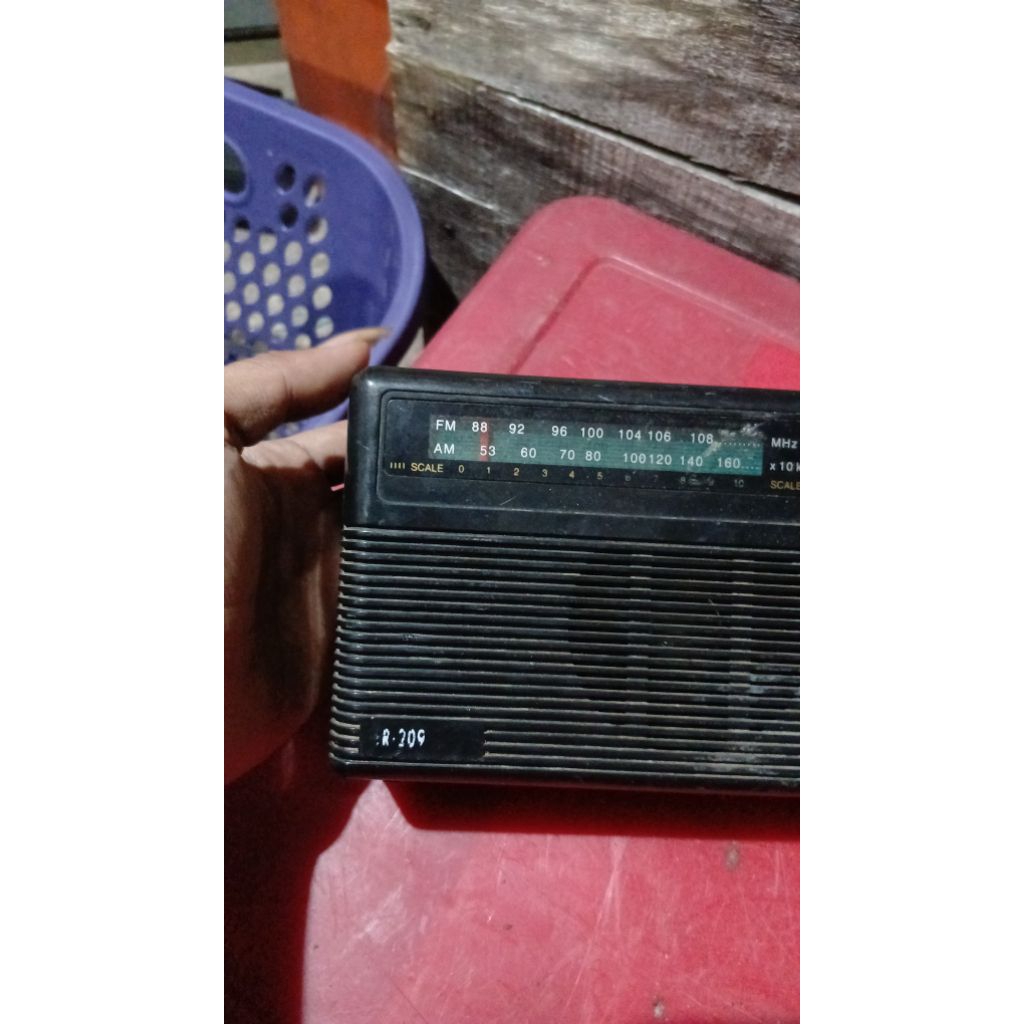 Radio tens 75rb jadul antik kuno lawas vintage display anggap mati
