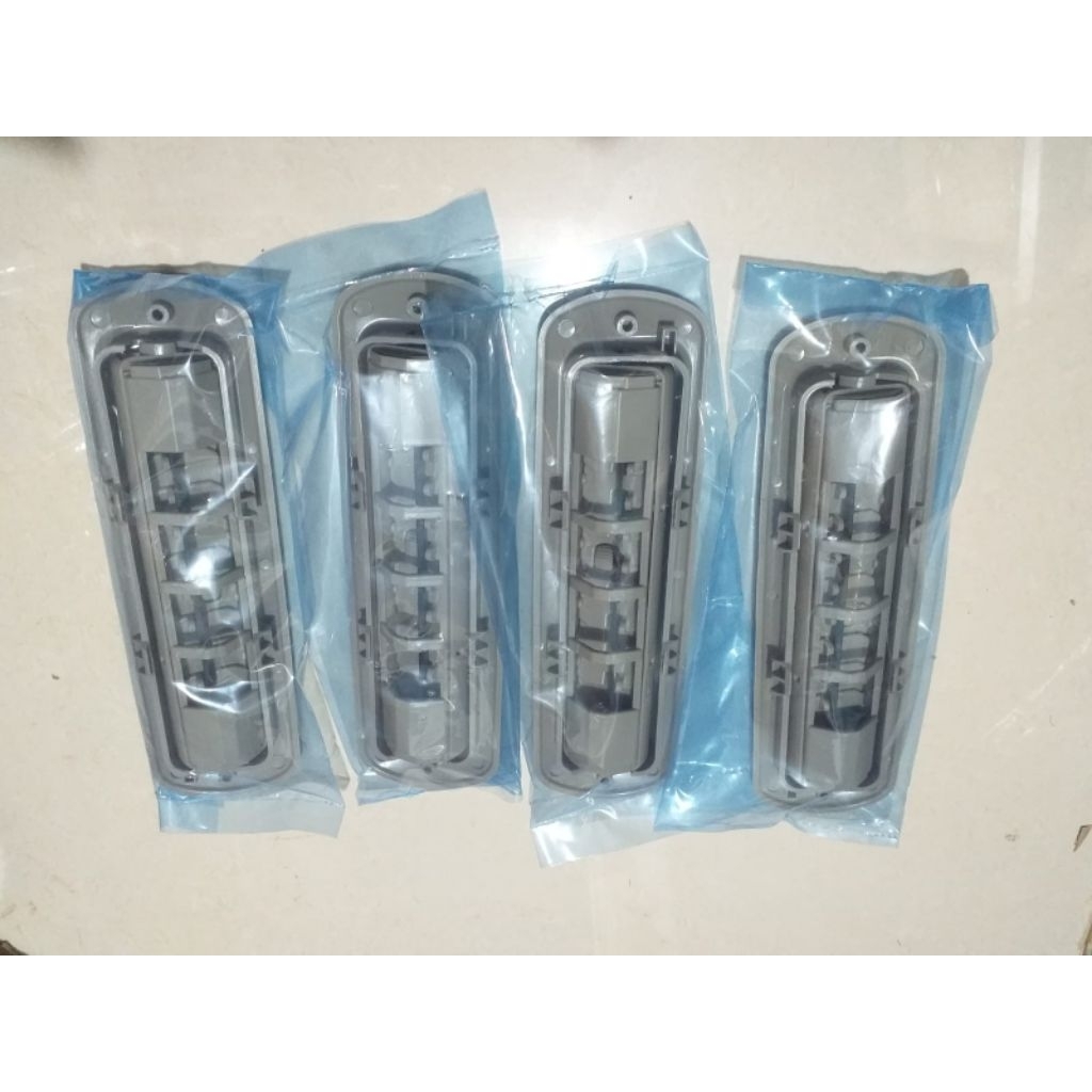 Gril kisi kisi ac tengah plafon SET 4PC  innova lama 2004-2015 warna CREAM, kisi kisi ac belakang in
