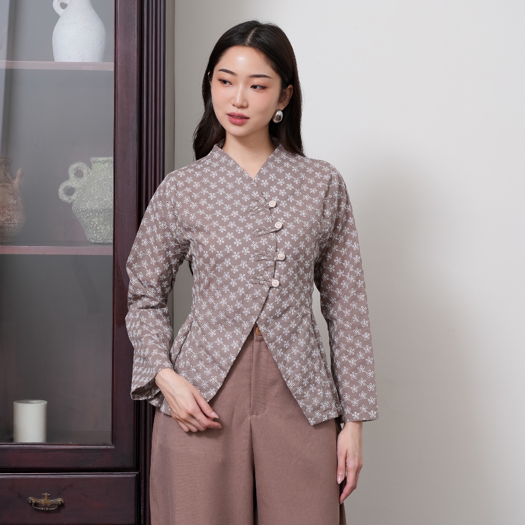 Syvana -  Glinda Blouse Katun Bolong Bordir Peplum
