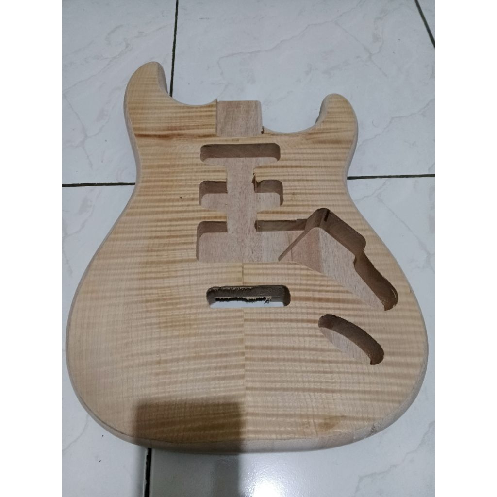 body gitar elektrik mentahan stratocaster