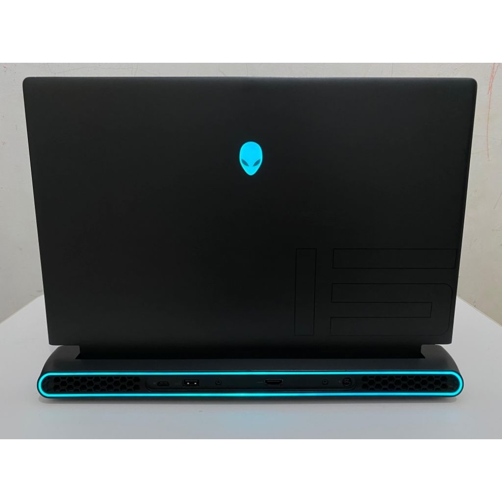 Laptop Alienware M15 R7 Ryzen 7 6800H RTX 3060 16 512 Refresh Rate 165Hz