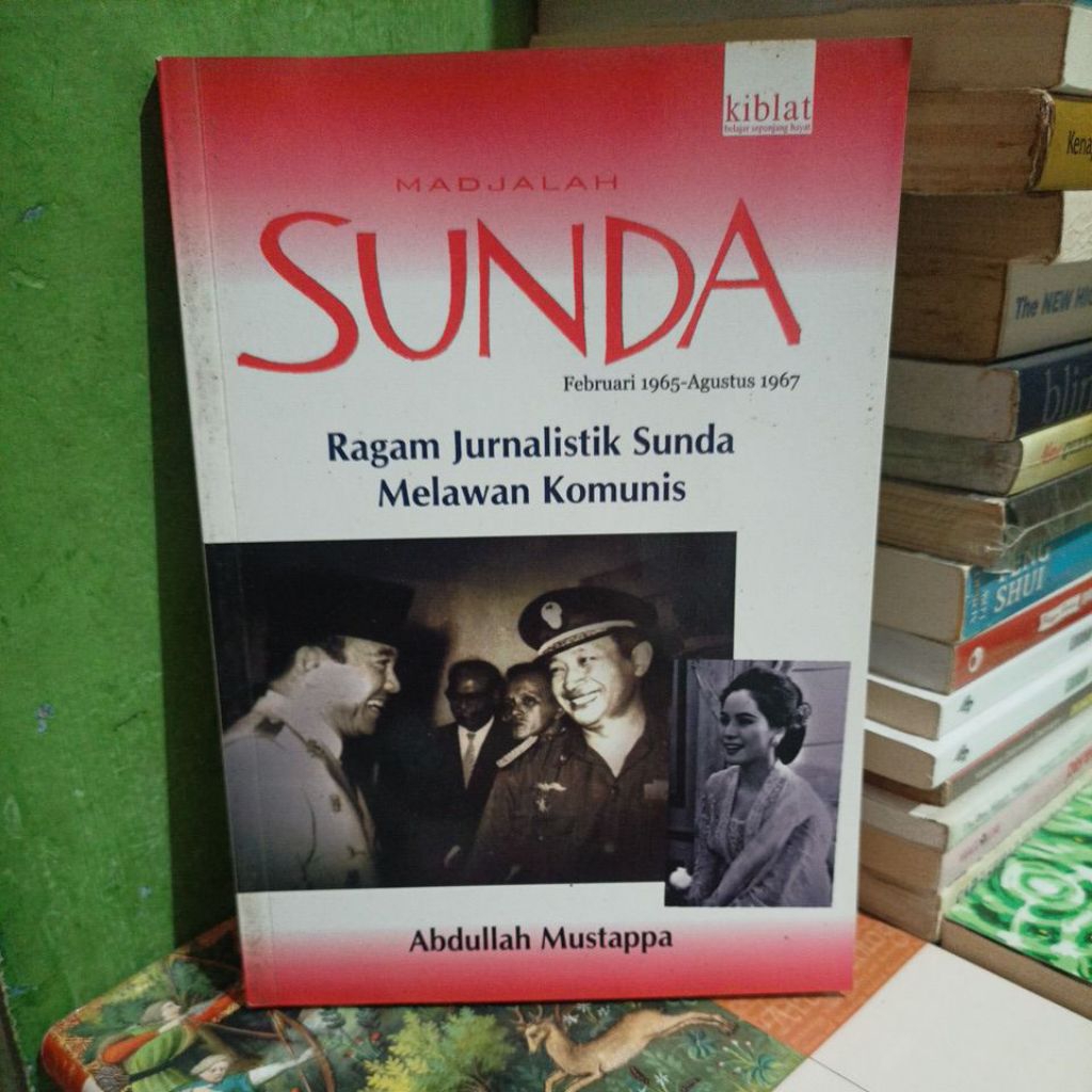 Buku majalah sunda by Abdullah Mustappa