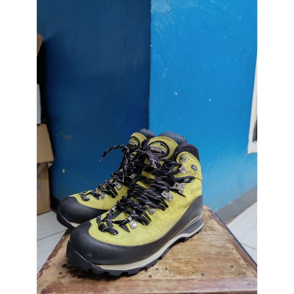 Sepatu outdoor second MEINDL Size 38