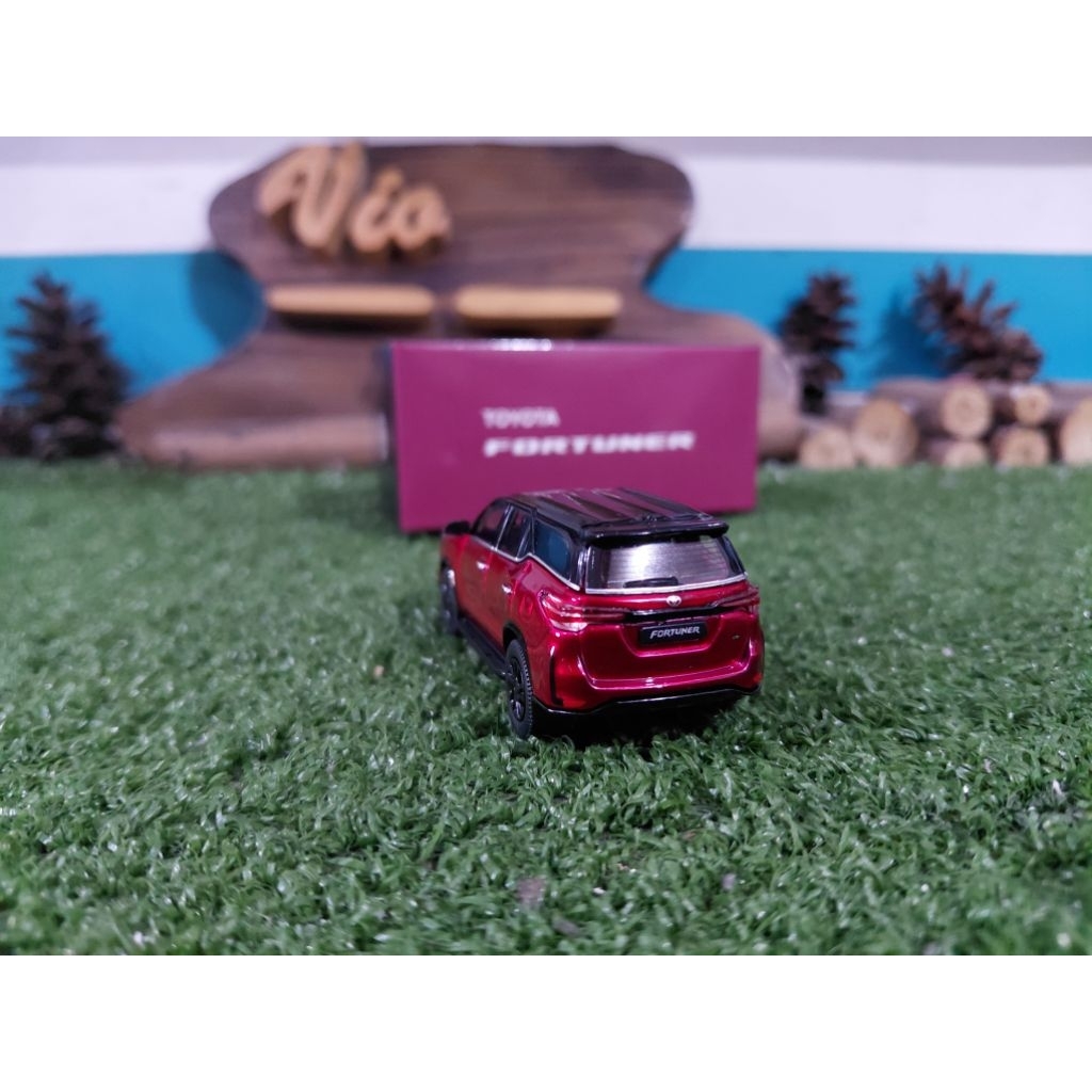 Diecast Miniatur Toyota Fortuner merah skala 1:64